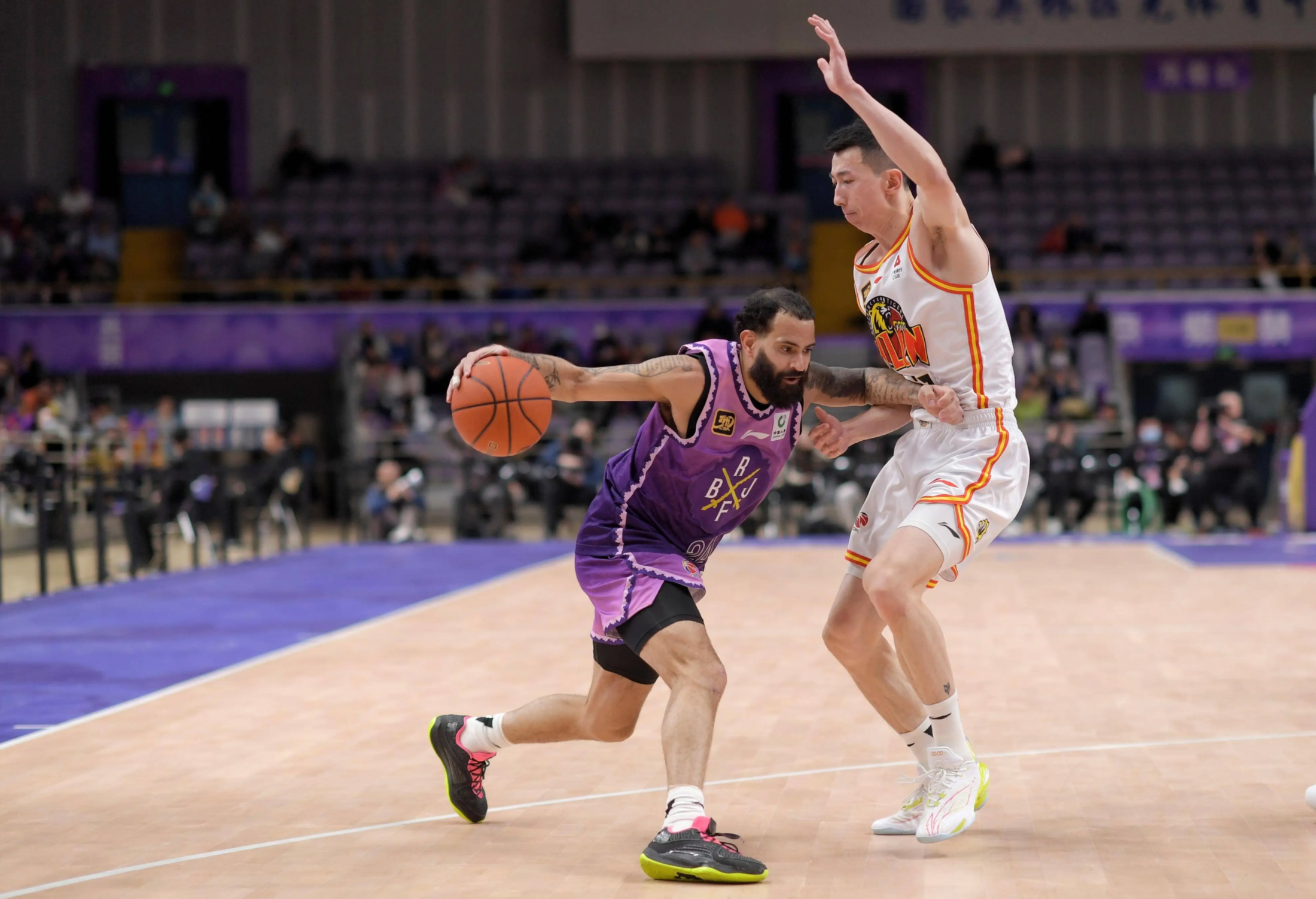 关于赛地聚焦：CBA季后赛转会期热度飙升，法兰克福再遭质疑，震撼外界，轮换策略成焦点的信息